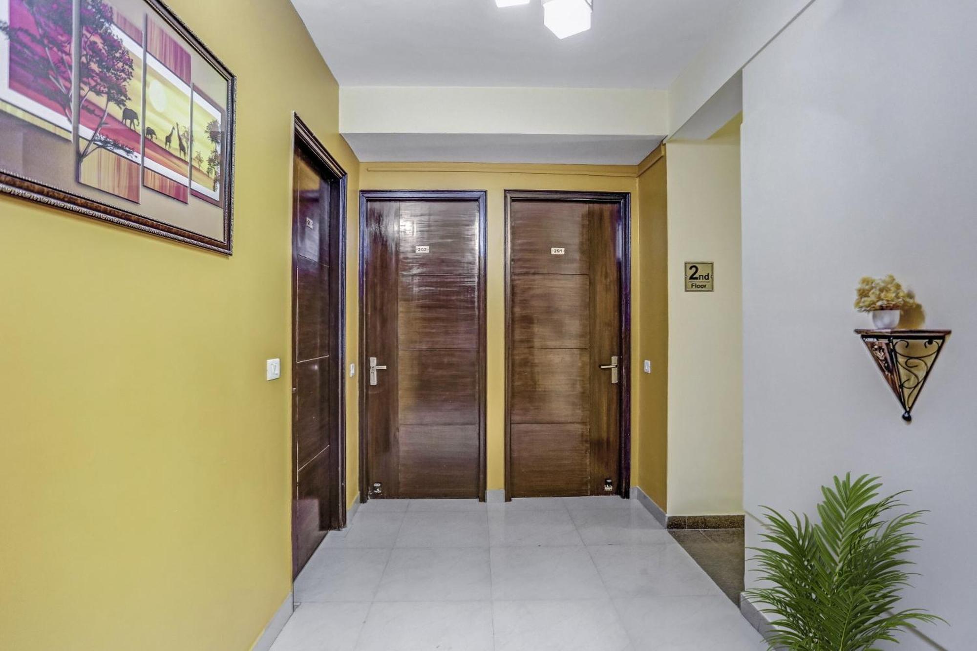 Townhouse Rumaisa Indirapuram Exterior photo