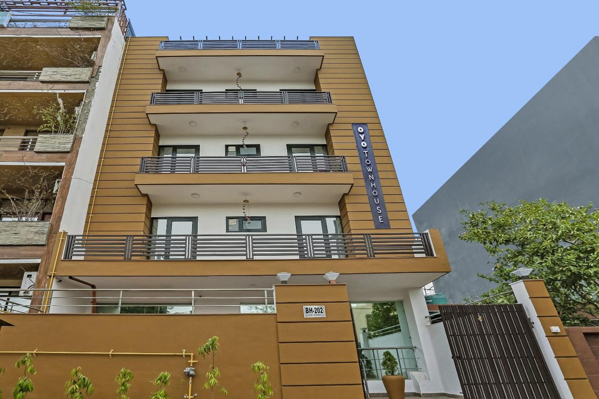 Townhouse Rumaisa Indirapuram Exterior photo